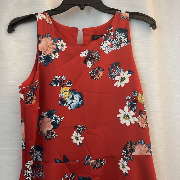 Never worn banana republic red silk dress - Picture 2 of 6